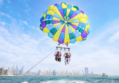 Couple_parasailing_tour_dubai_optimized_300